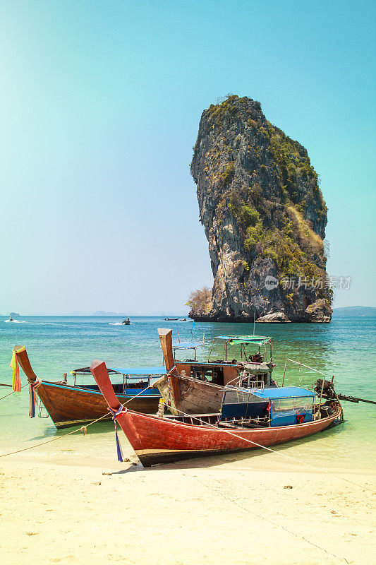 泰国甲米省奥普拉南湾的Ko Poda岛